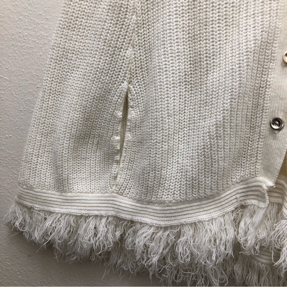 Growing Girls Girls' S ML Knitted Button Down Fringe Hem White Poncho Sweater - Picture 5 of 7